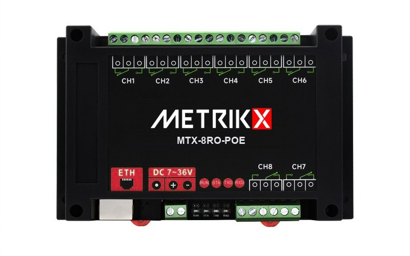 Module Metrikx MTX-8RO-POE, face avant : 8 borniers de relais CH1 à CH8, port Ethernet et alimentation